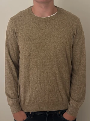 Oscar Jacobson Stickad tröja - - Condition: 8/10 - Color: Beige - Size: M