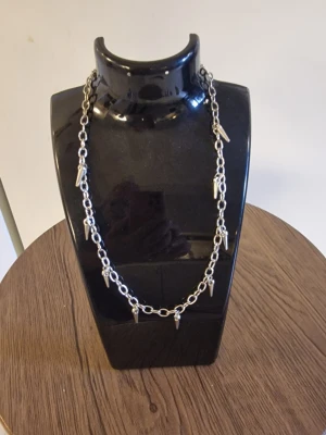 Halsband punk spikar - Punk halsband med spik och kedja för män och kvinnor. 45 cm + 5 cm.
