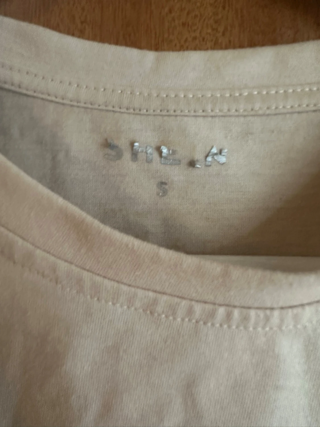 Beige croppad t-shirt från SHEIN - 1