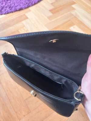 Väska - Knappt använd, i mycket fint skick 