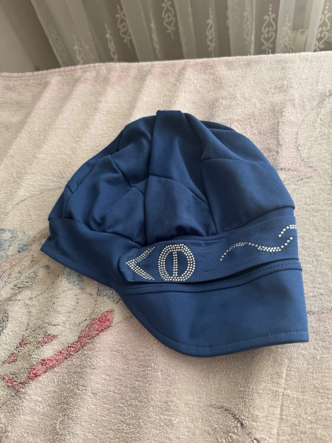 Två turbanhattar med strassdetaljer - 3