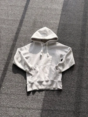 RusseMerch Hoddie! - En riktigt fett hoodie från RusseMerch i storlek S och väldigt bra skick!🙌 skorv vid frågor eller bilder!🤩👑
