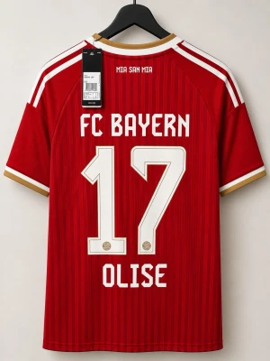  Bayern München Hemmatröja 26/27 - Helt ny och trendig Bayern Munchen 2026 / 2027 säsongs Hemma version fotbollströja. Nypris runt 1099kr. Passformen på tröjan är som en oversized t-shirt i storlek S. Tröjan kommer med original förpackning och skickas i förstärkt påse för att hindra skador eller slit under frakt. Kontakta vid funderingar, och kolla min profil om du vill se andra tröjor.