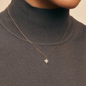 Guldigt Edblad halsband - Säljer ett guldigt Edblad halsband💗