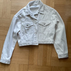 Vit sommar jacka  - I mycket bra skick.