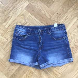 Ett par Shorts från Zara Girls har inte använt så många gånger fint skick❤️❤️