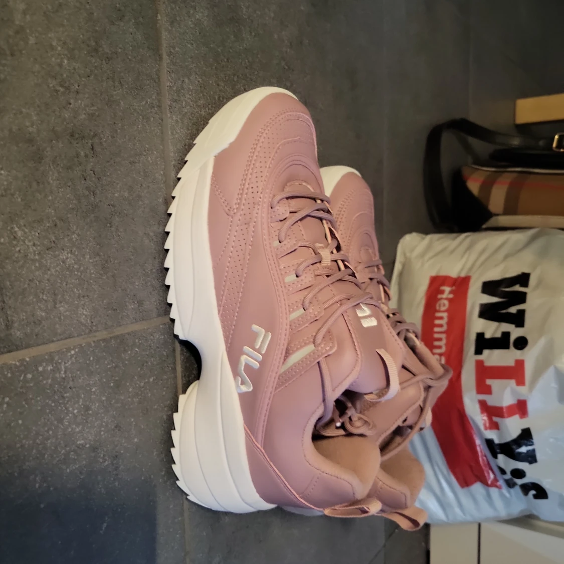 Fila skor säljes - 90