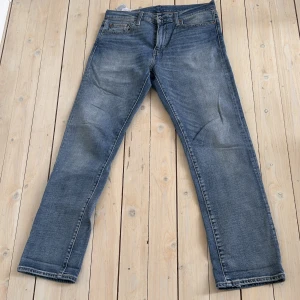 Levi’s 504 - Ett par sjukt snygga levis 504! Använd ett fåtal gånger, ser ut som nyskick☺️Långa och vida ben, låg midja🫶🏼 
