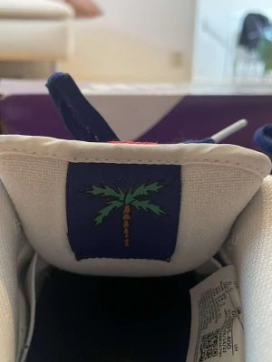 LA dunks  - Dom har bra kvalite och dom är använda en gång. 