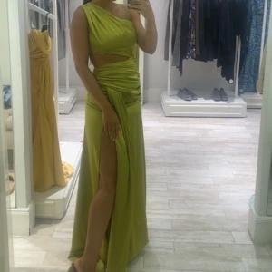 Festklänning - Festklänning använd 1 gång. Strl 36/38