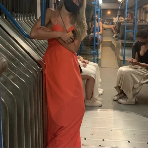 sommarklänning! - säljer vidare denna superfina sommarklänning som är köpt här på plick då den tyvärr ej passade mig💞