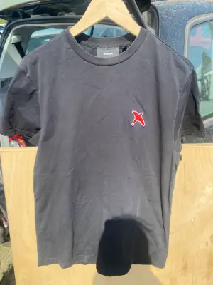 Säljer denna jätte fina axel arigato T-shirt eftersom att den aldrig kommer till andväning! Pris kan diskuteras 💞