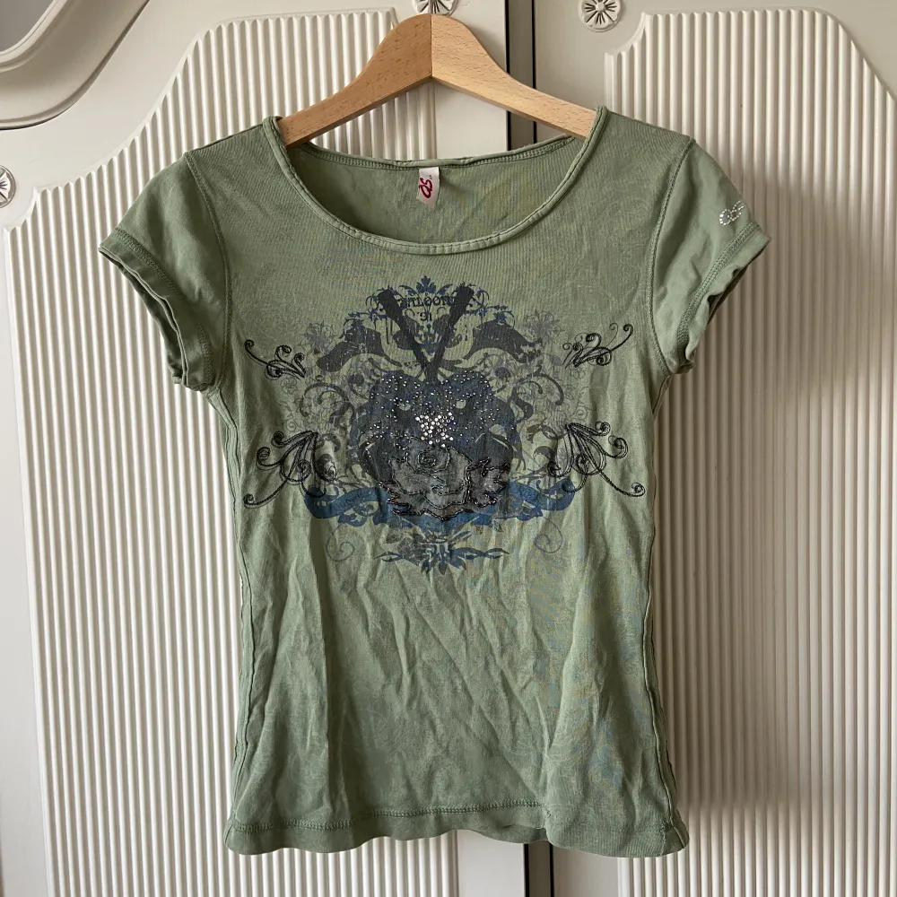 Mossgrön T-shirt . T-shirts.