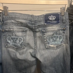 Vb jeans - Så sjukt snygga! Midjemått 36 tvärsöver, passar ngn upp till 165💓 