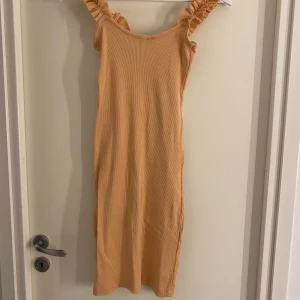 Klänning - Orange klänning, använd 2-3 ggr