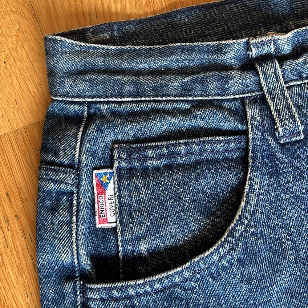 Barrel shaped high waiste jeans. Size 29x32.. Jeans & Byxor.