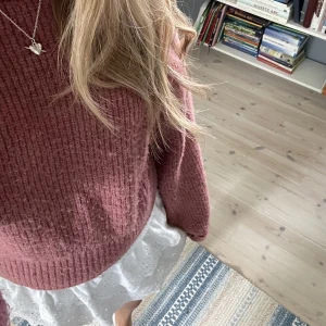 Rosa stickad tröja - Rosa tröja från Gina tricot💓 Sparsamt använd och i fint skick.