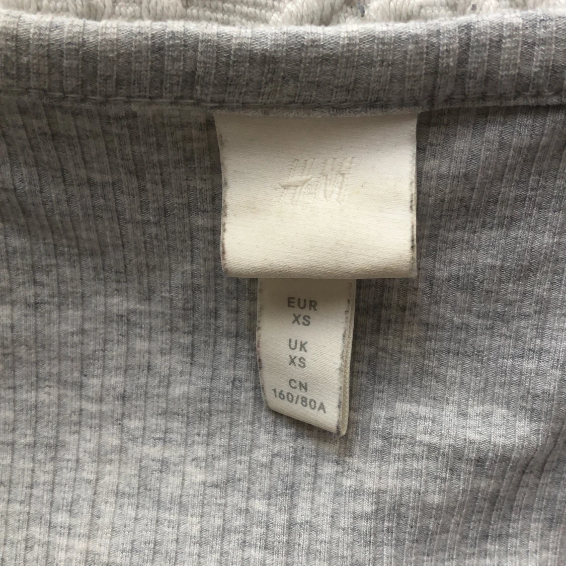 V ringad ribbstickad topp - 91