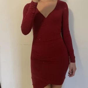 Röd klänning  - Snygg röd klänning😍