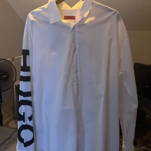 Hugo Boss Skjorta - Knappt använd.