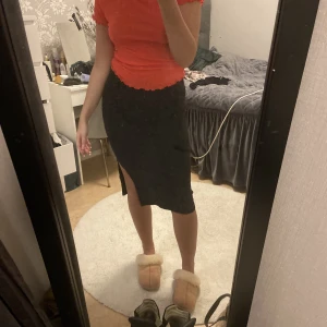 T-shirt  - Fin korall röd t-shirt 