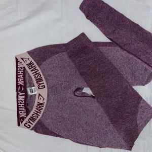 Gymshark tights - Gymsharktights. Använd en del men bra skick. Strlk M. Önskar ni bild på hur tightsen sitter på så säg till!  Pris+frakt 