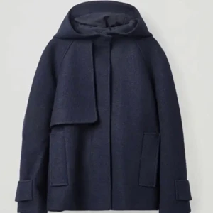 Cos kappa - Säljer denna jätte fina kappa. Köpte den förra året men den har nästan inga täcken på användning. köpte för 1800 kr. Det är bara att skriva privat om du vill ha egna bilder eller har några frågor☺️