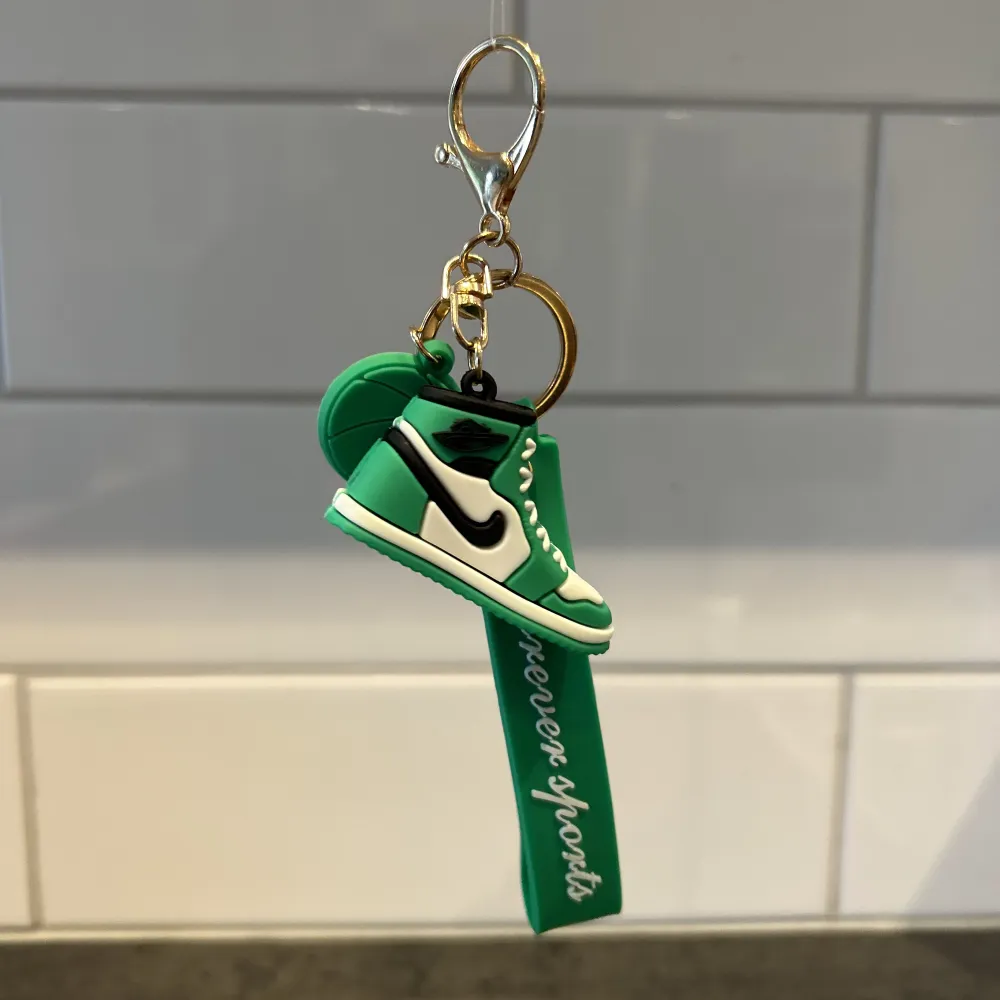 Väldesignad nyckelring Jordan 1 i färg Grön (helt ny). Accessoarer.
