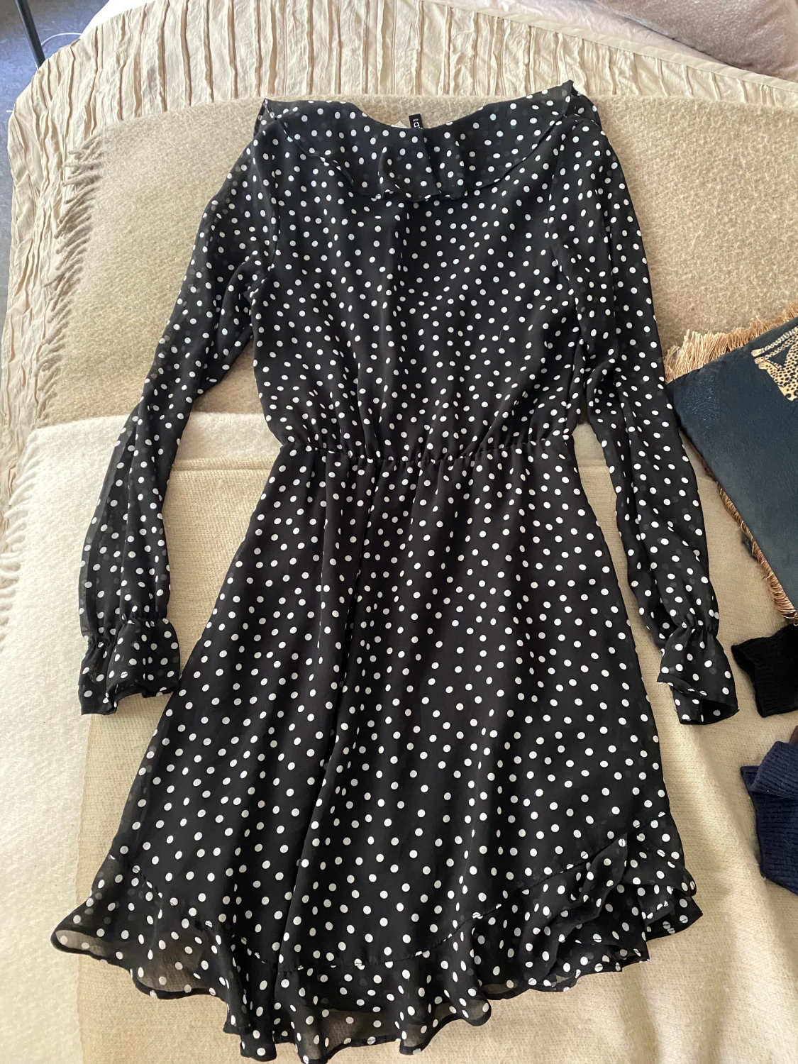 Prickig klänning - 90