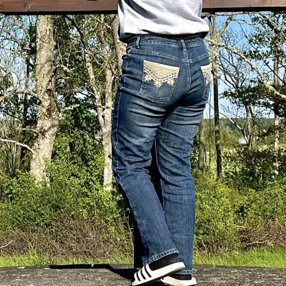 Super fina jeans, använt men gott skick.  Köpta second hand💞💞. Jeans & Byxor.