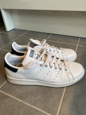 Sneakers Stan Smith  - Nästan oanvända, sköna och snygga sneakers 