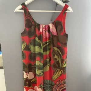 Desigual  - Säljer denna desigual klänning. Den är fint skick.
