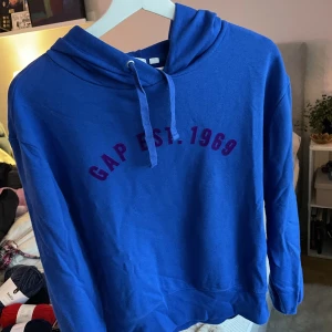 Huvtröja - Blå huvtröja från GAP🥰