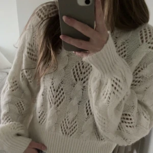 Stickad tröja - Vit hålig stickad tröja🤍