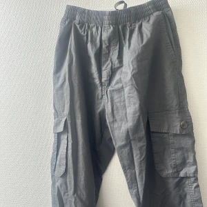 Cargobyxor - Cargobyxor storlek S med snörning i midjan 