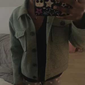 VERA MODA KAPPA - Jätte skön kappa nu till hösten från VERA MODA💗 ganska oversized med bra passform!   Vid fler frågor skriv!