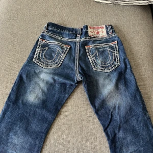 True Religon Jeans  - säljer väldigt feta true religon jeans som tyvärr är för små snölla kom med prisförslag🍃🍃🗣️🗣️
