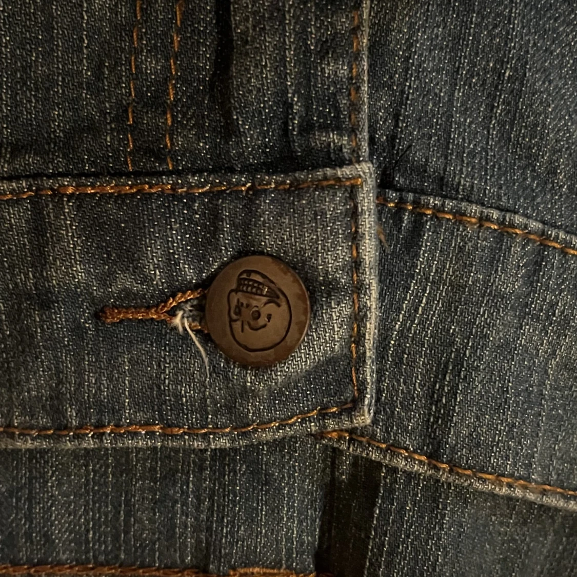 Jeans med dödskalle - 90