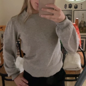 Stickad tröja  - Så fin stickad tröja från JDY köpt från zalando. Kommer tyvärr inte till användning längre men är i bra skick!!