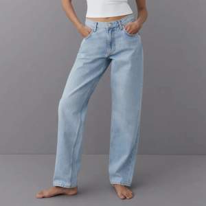 Helt slutsålda jeans från Gina Tricot! Modellen heter boyfriend jeans och kostar nypris 599. Toppenskick!