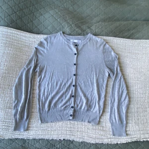 Kofta - Använd fåtal gånger men inga defekter förekommer!