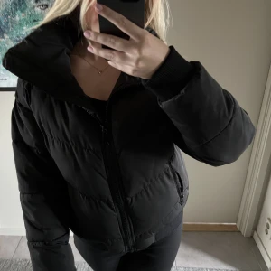 Jacka - Säljer denna jättevarma och sköna jacka💗 fint skick!