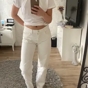 Vita jeans som jag använt få gånger,fint skick