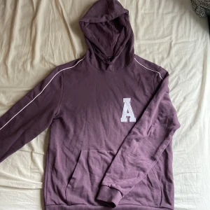 Lila Hoodie - Lila hoodie från ASOS i S