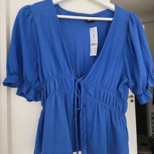 Blus  - Blus från Gina tricot använd 1 gång strl m. Super fint skick! 100kr☺️