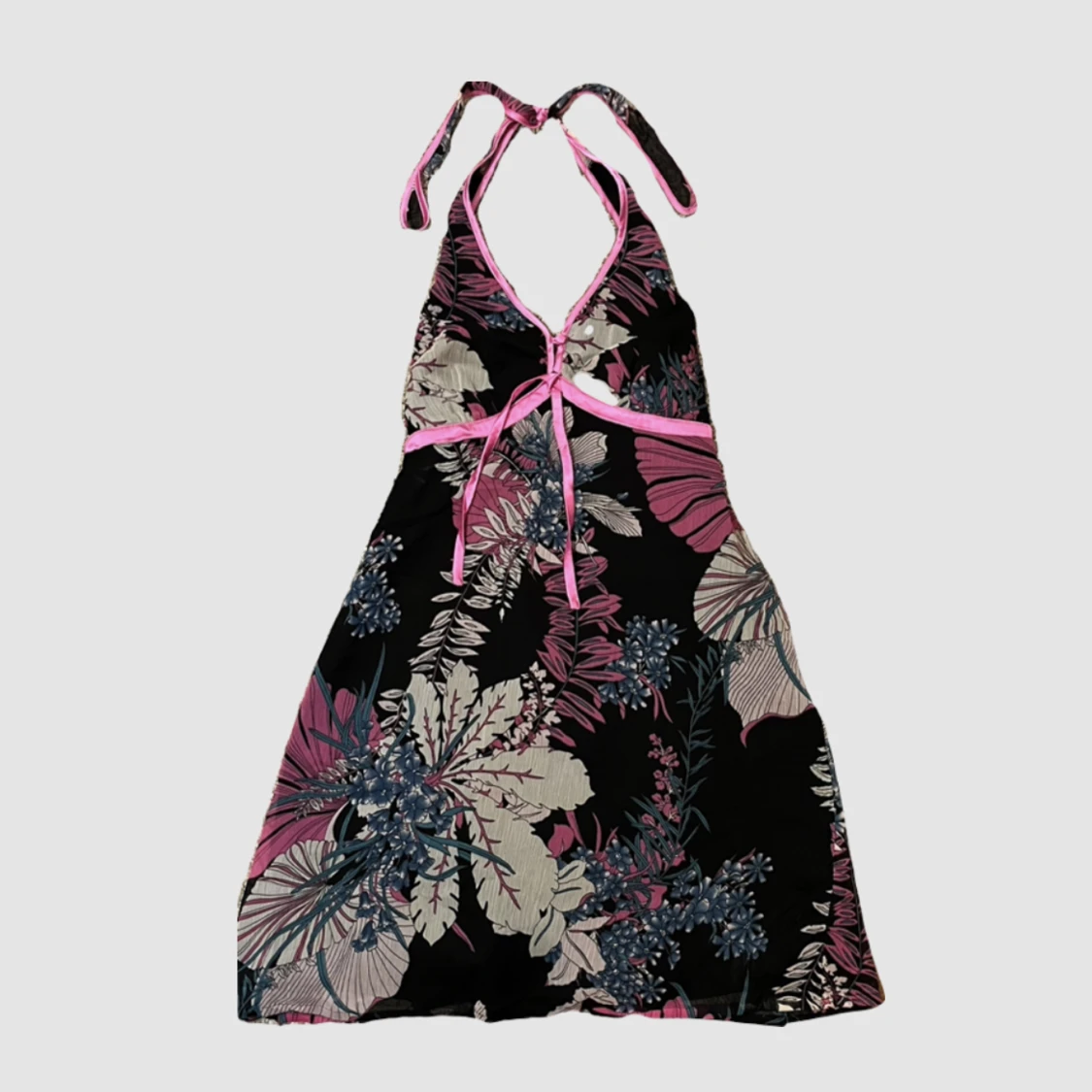 svart blommig klänning 