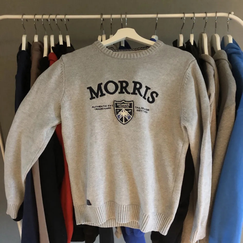 Tja säljer min Morris tröja Storlek m passar även s😄 . Stickat.