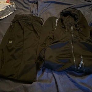 Lagency sett  - Inga skador eller fläckar, storlek L men passar M 