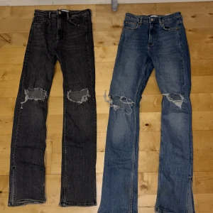 Ripped jeans med slit från Zara - Säljer nu två super snygga ripped Jeans med slit ifrån Zara i storlekarna 36/S i både blå och grå. Jeansen säljs ej längre på Zara. Säljer dessa då dem blivit alldeles för små. Säljer jeansen för 150kr/st. Du får  båda för 200kr.
