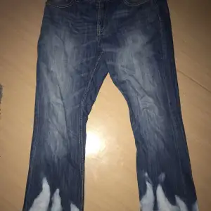 Fire-print jeans från 90 talet. printen är på båda sidorna :)
